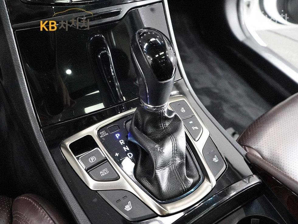 Hyundai Grandeur (Azera)HGHG240 Luxury - 8