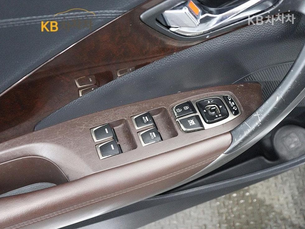 Hyundai Grandeur (Azera)HGHG240 Luxury - 11