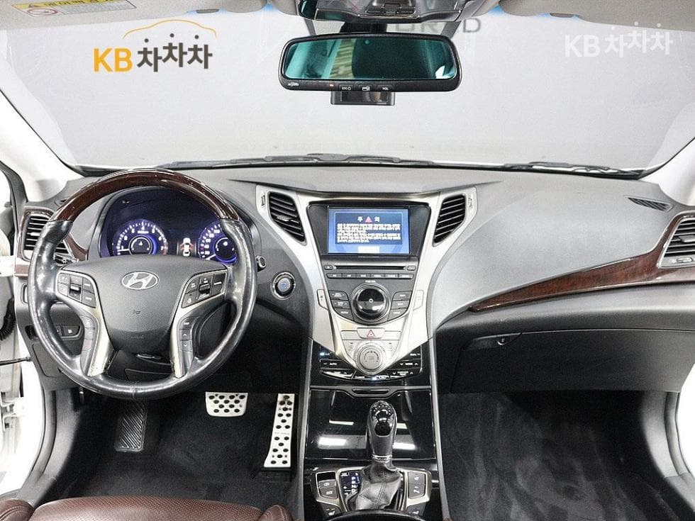 Hyundai Grandeur (Azera)HGHG240 Luxury - 13