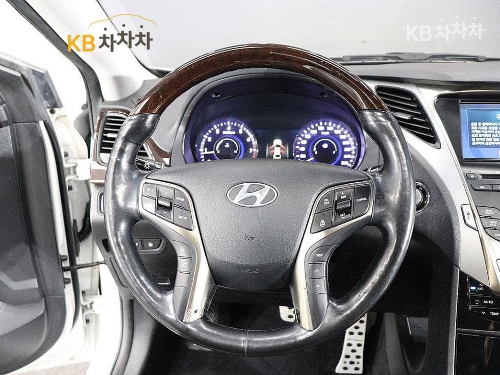 Hyundai Grandeur (Azera)HGHG240 Luxury - 14