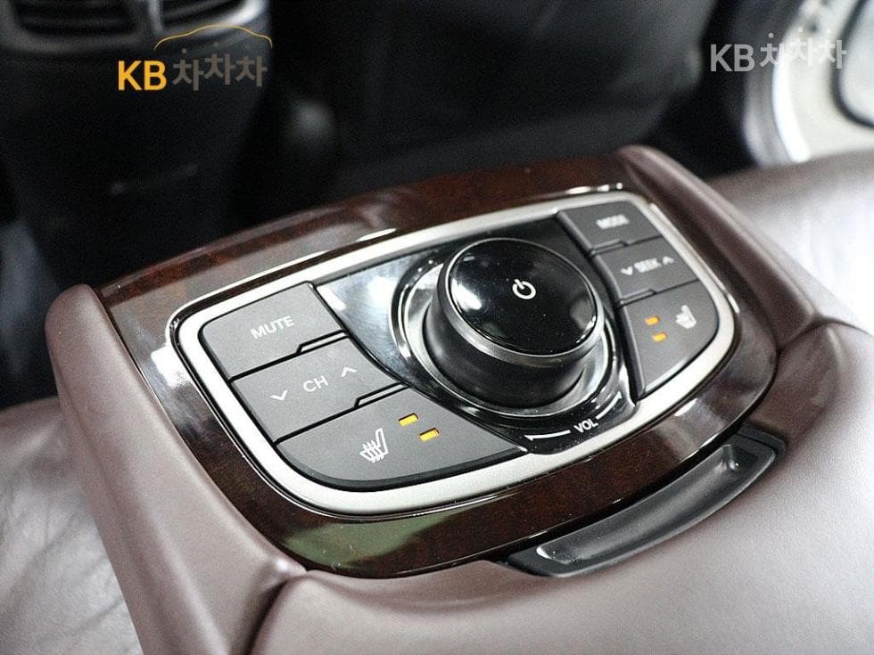 Hyundai Grandeur (Azera)HGHG240 Luxury - 15