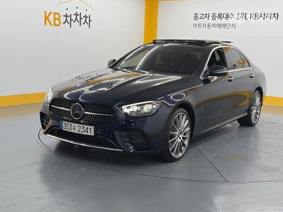 Mercedes-Benz E-Class (W213) E350 4MATIC AMG Line - Image 1
