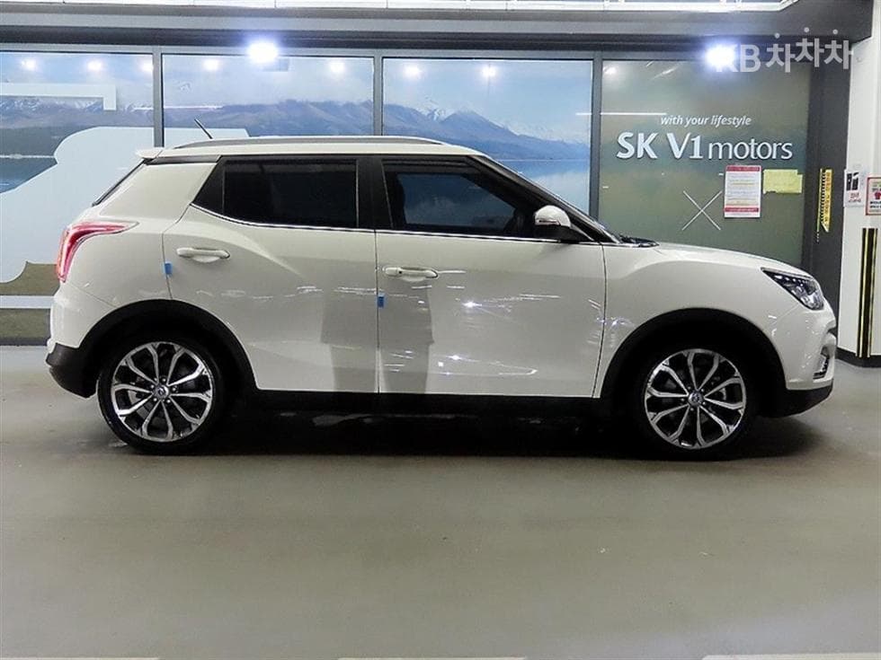 КейДжи Мобилити Тиволи 아머1.6 Бензин VX 2WD - 3