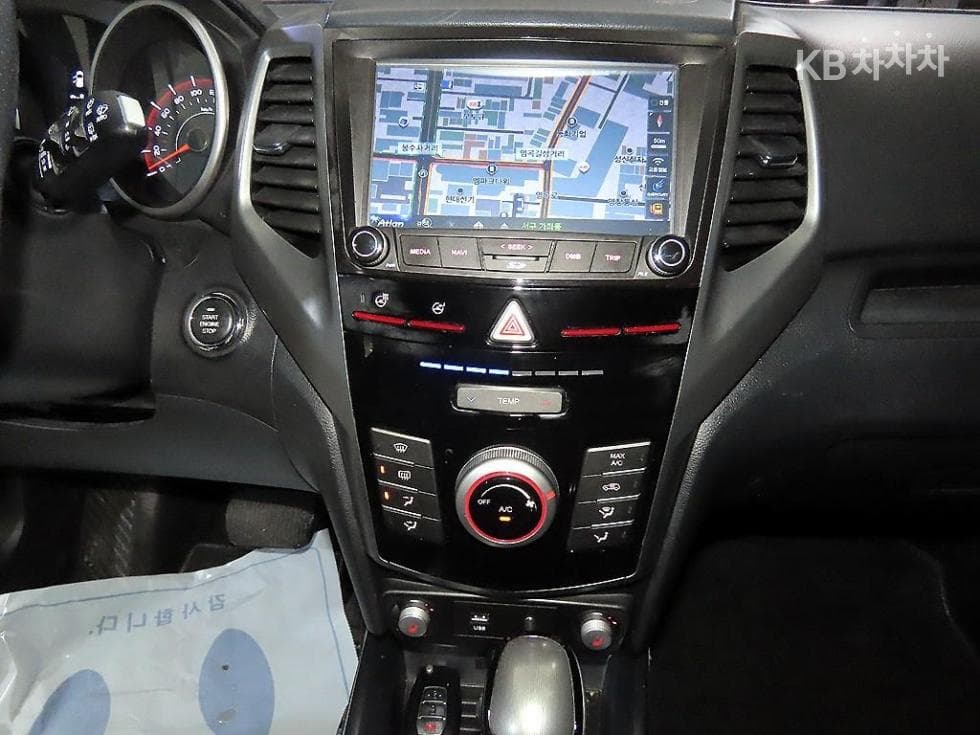 КейДжи Мобилити Тиволи 아머1.6 Бензин VX 2WD - 11