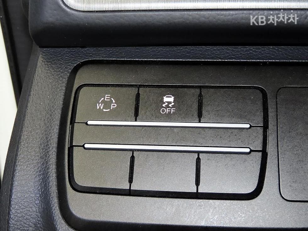 КейДжи Мобилити Тиволи 아머1.6 Бензин VX 2WD - 14
