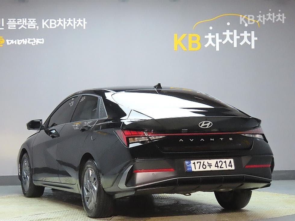 Hyundai The New (facelift) Avante (Elantra) (CN7)1.6 Gasoline Inspiration - 4