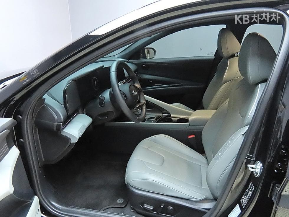 Hyundai The New (facelift) Avante (Elantra) (CN7)1.6 Gasoline Inspiration - 10