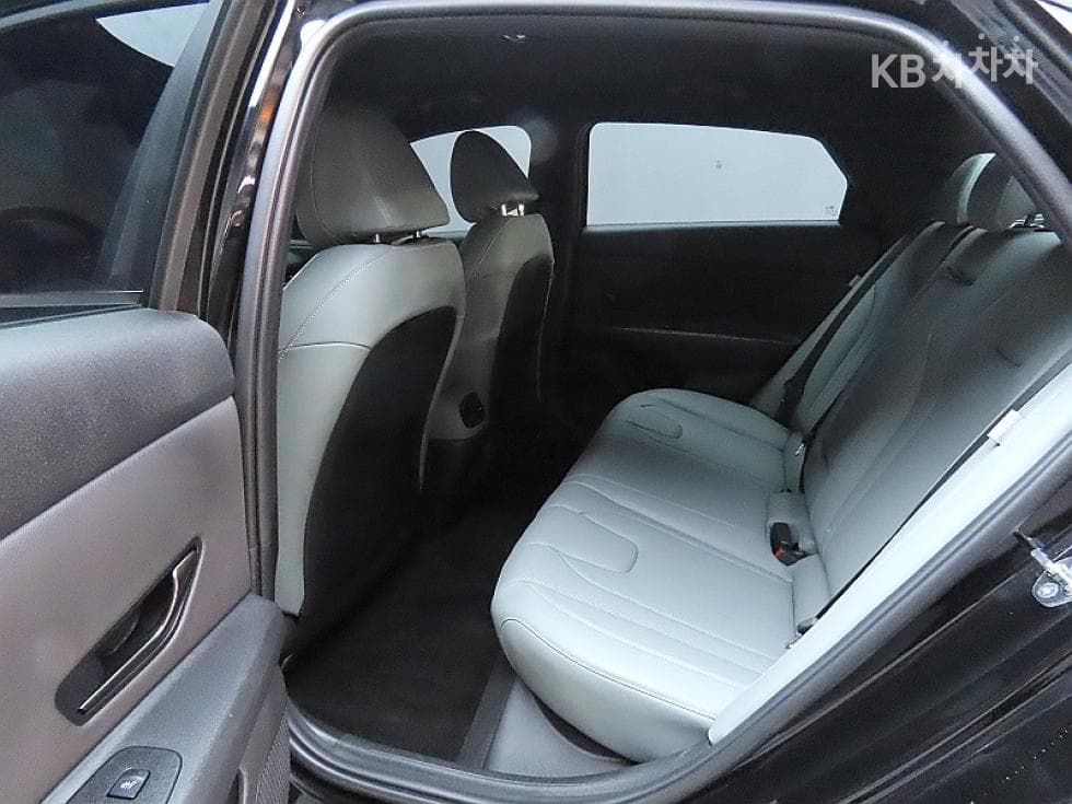 Hyundai The New (facelift) Avante (Elantra) (CN7)1.6 Gasoline Inspiration - 11