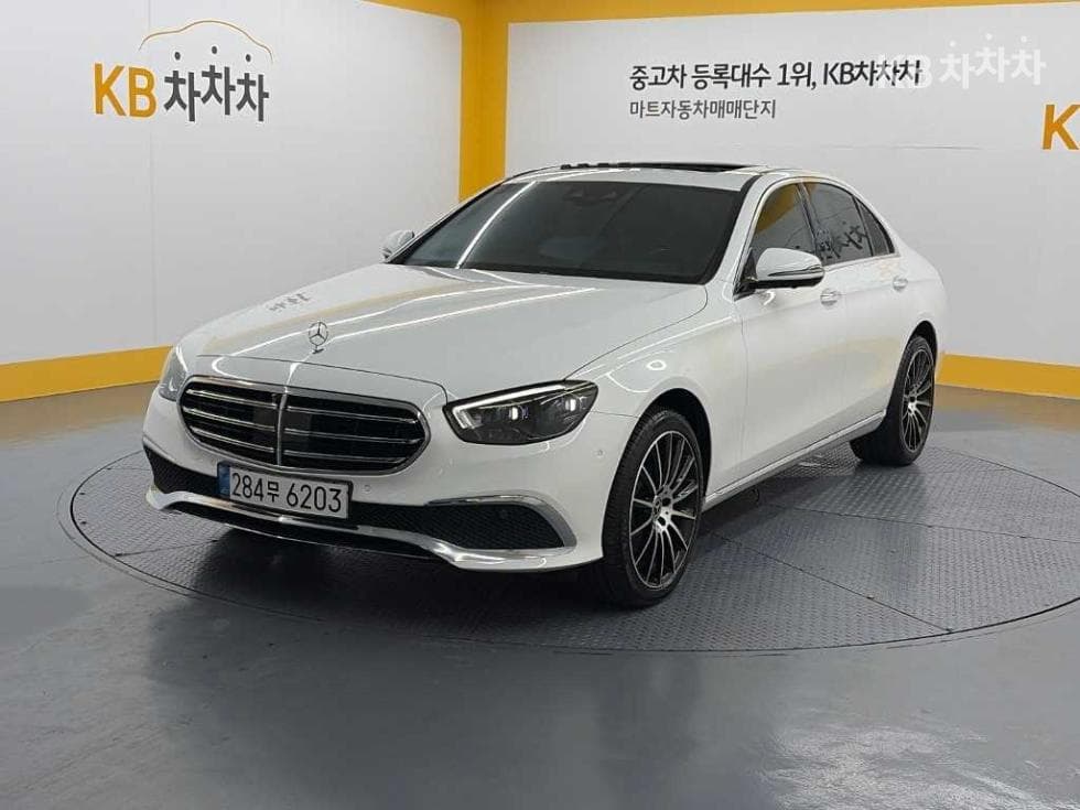 Mercedes-Benz E-Class (W213) E220d 4MATIC Exclusive - Image 1