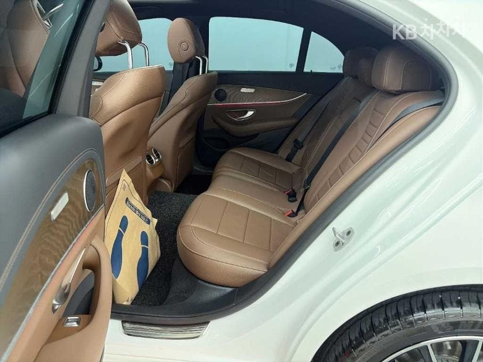 Mercedes-Benz E-Class (W213)E220d 4MATIC Exclusive - 12