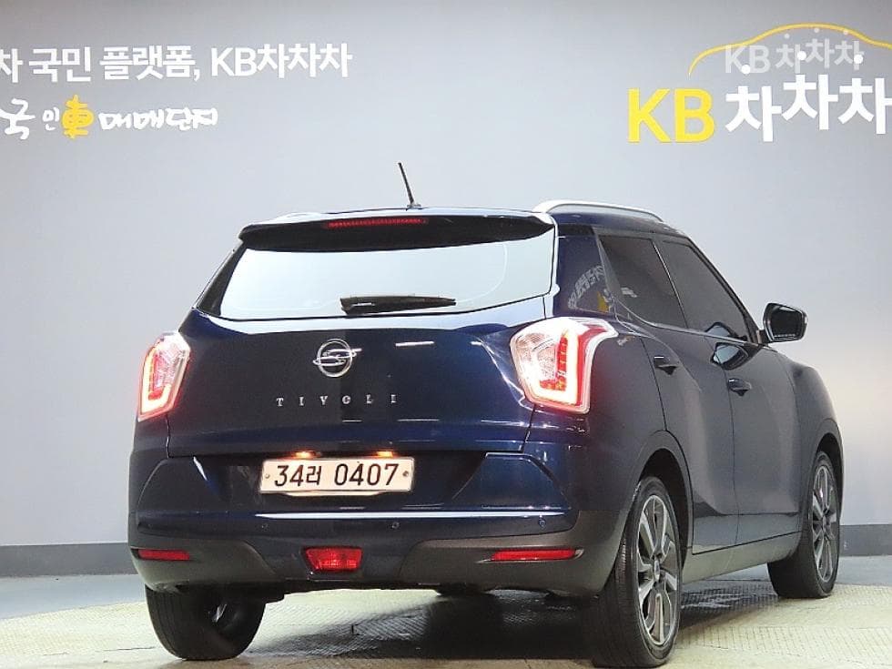 KG Mobility TivoliGasoline LX Standard - 2