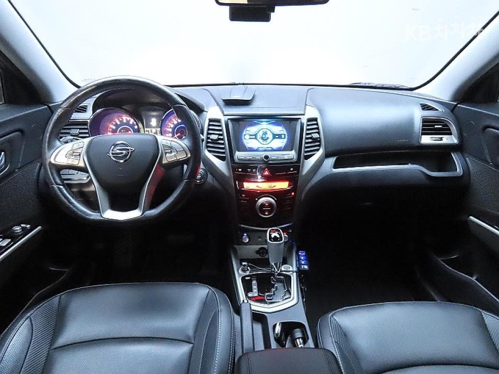 KG Mobility TivoliGasoline LX Standard - 6