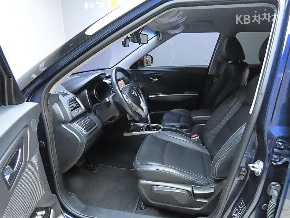 KG Mobility TivoliGasoline LX Standard - 10