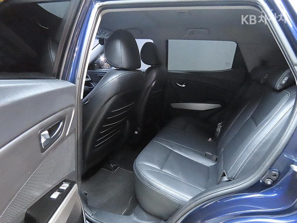 KG Mobility TivoliGasoline LX Standard - 11