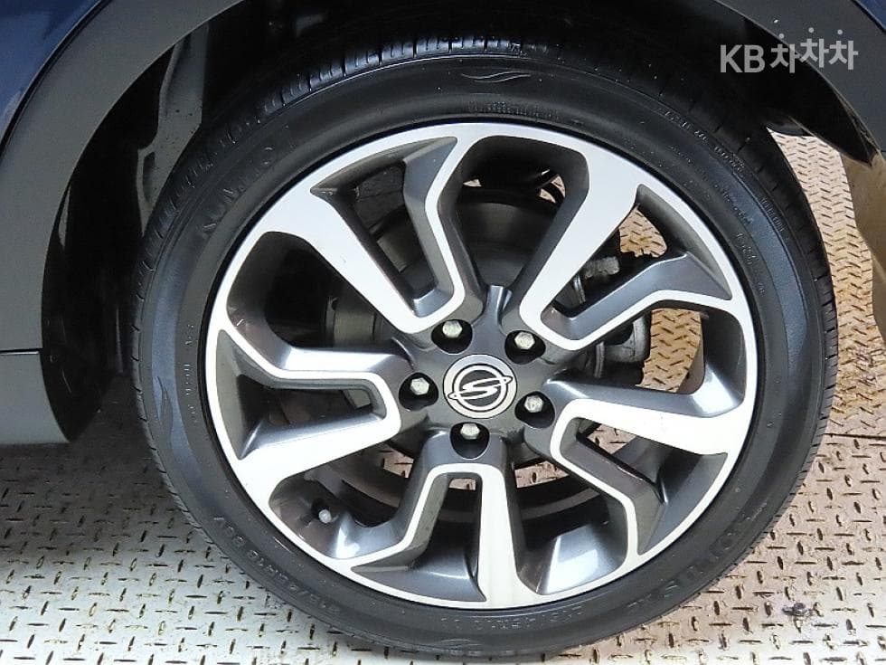 KG Mobility TivoliGasoline LX Standard - 20