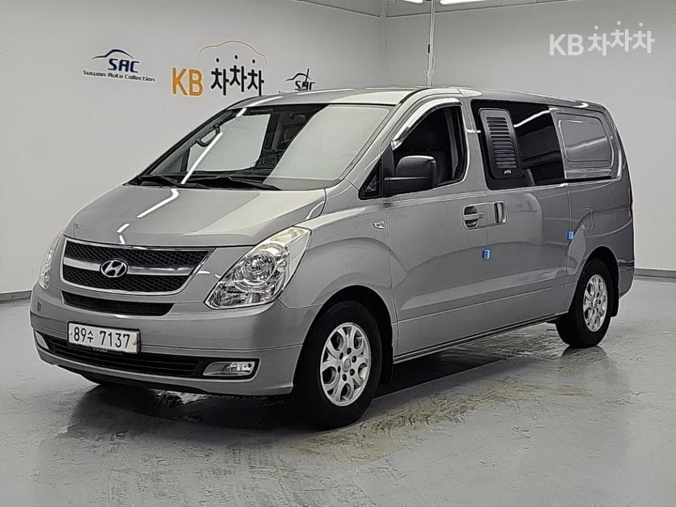 Хюндай Гранд Старекс 5-местен Ван CVX Лукс - Image 1