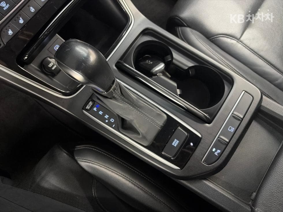 Hyundai Grandeur (Azera)IGRental car 3.0 LPi Modern Standard - 8