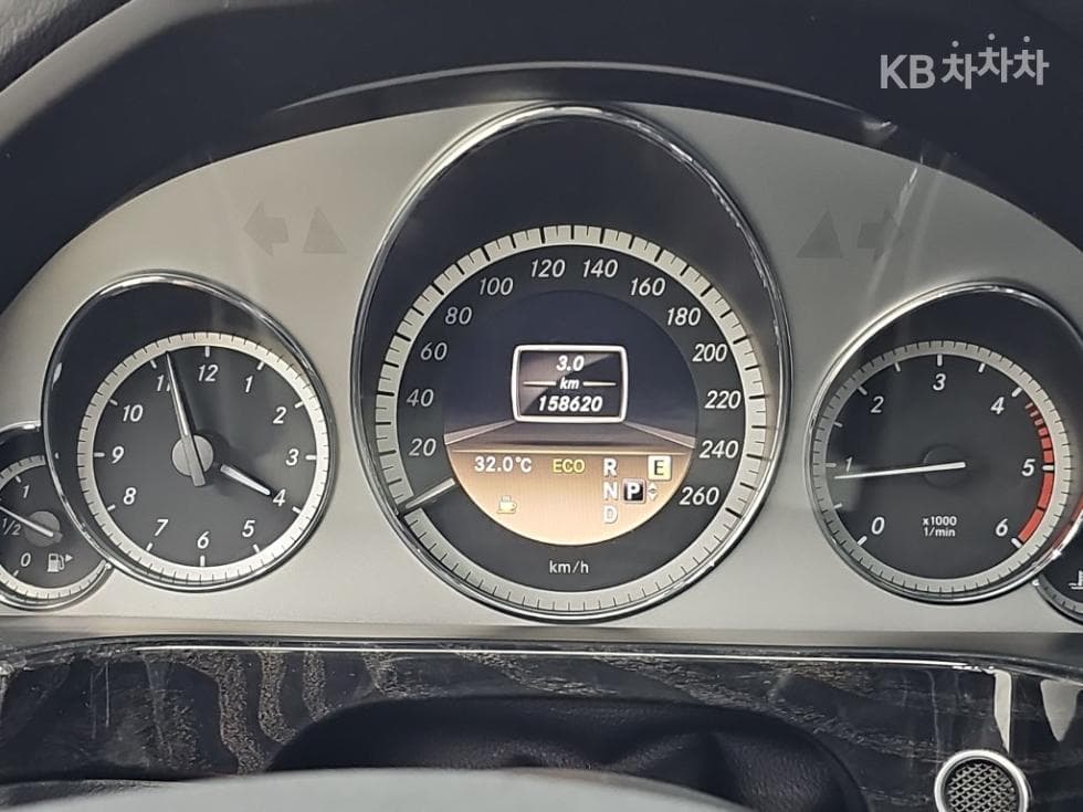Mercedes-Benz Нов E-КласE220 CDI Авангард W212 - 6