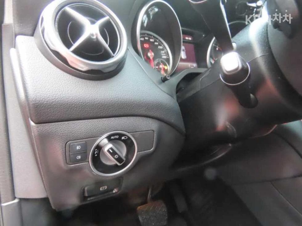 Mercedes-Benz GLA X156GLA220 Стандартен - 14