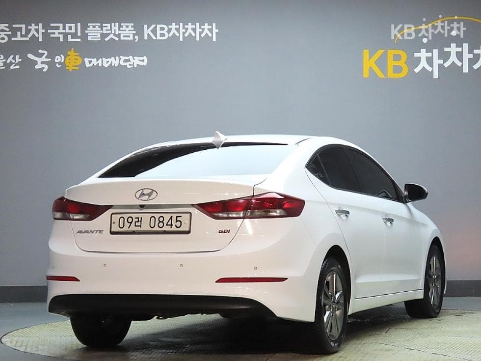 Hyundai Avante (Elantra)AD1.6 GDi Modern - 2