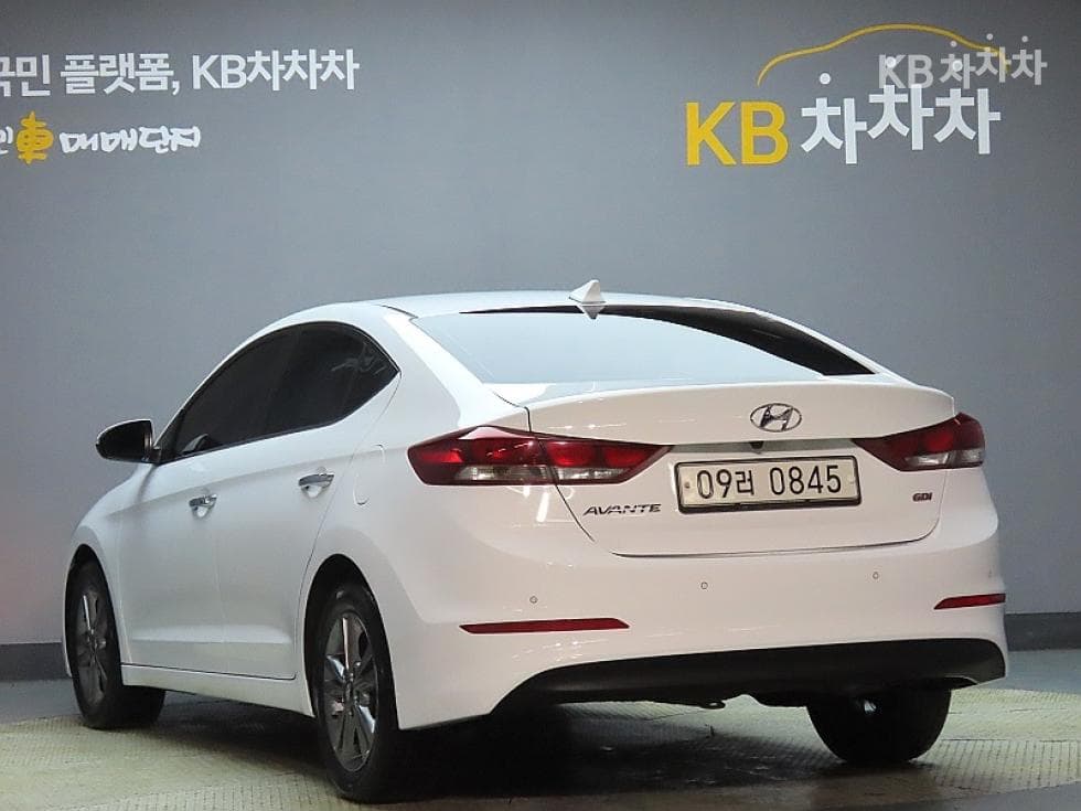 Hyundai Avante (Elantra)AD1.6 GDi Modern - 4