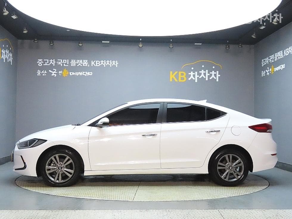 Hyundai Avante (Elantra)AD1.6 GDi Modern - 5