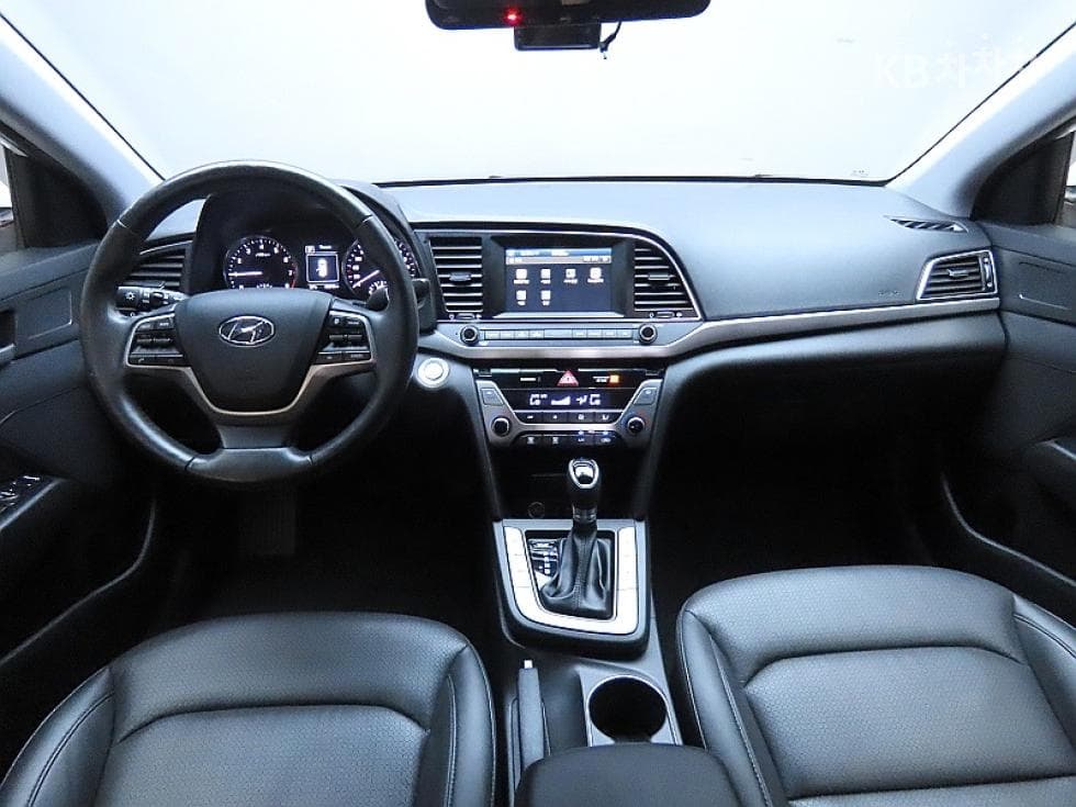 Hyundai Avante (Elantra)AD1.6 GDi Modern - 6