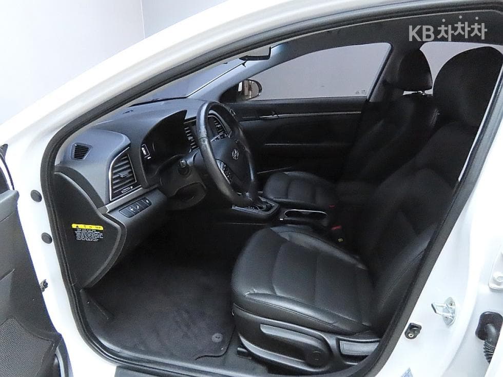 Hyundai Avante (Elantra)AD1.6 GDi Modern - 10
