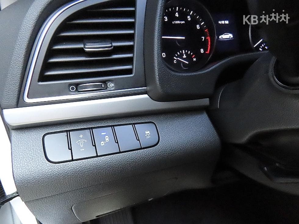 Hyundai Avante (Elantra)AD1.6 GDi Modern - 12