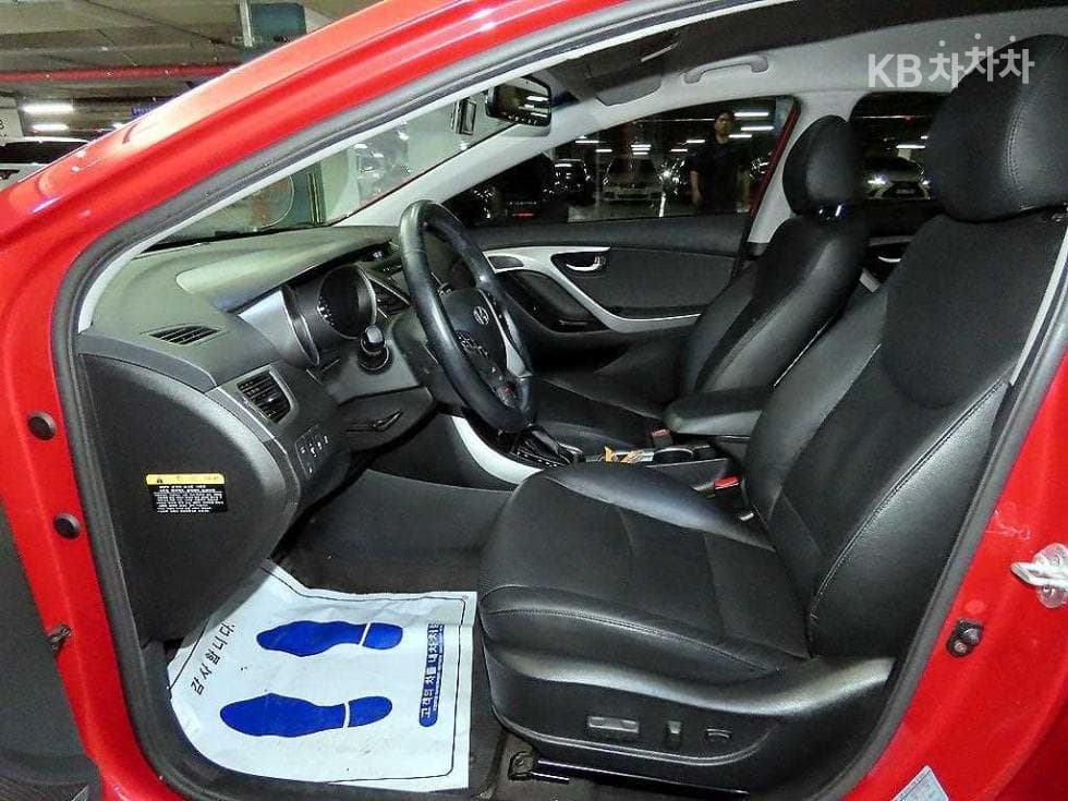 Хюндай The New (фейслифт) Avante (Elantra)1.6 VGT Premium Стандартен - 6