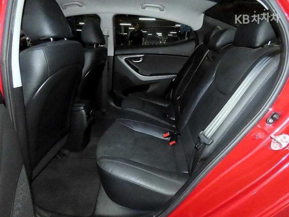 Хюндай The New (фейслифт) Avante (Elantra)1.6 VGT Premium Стандартен - 7