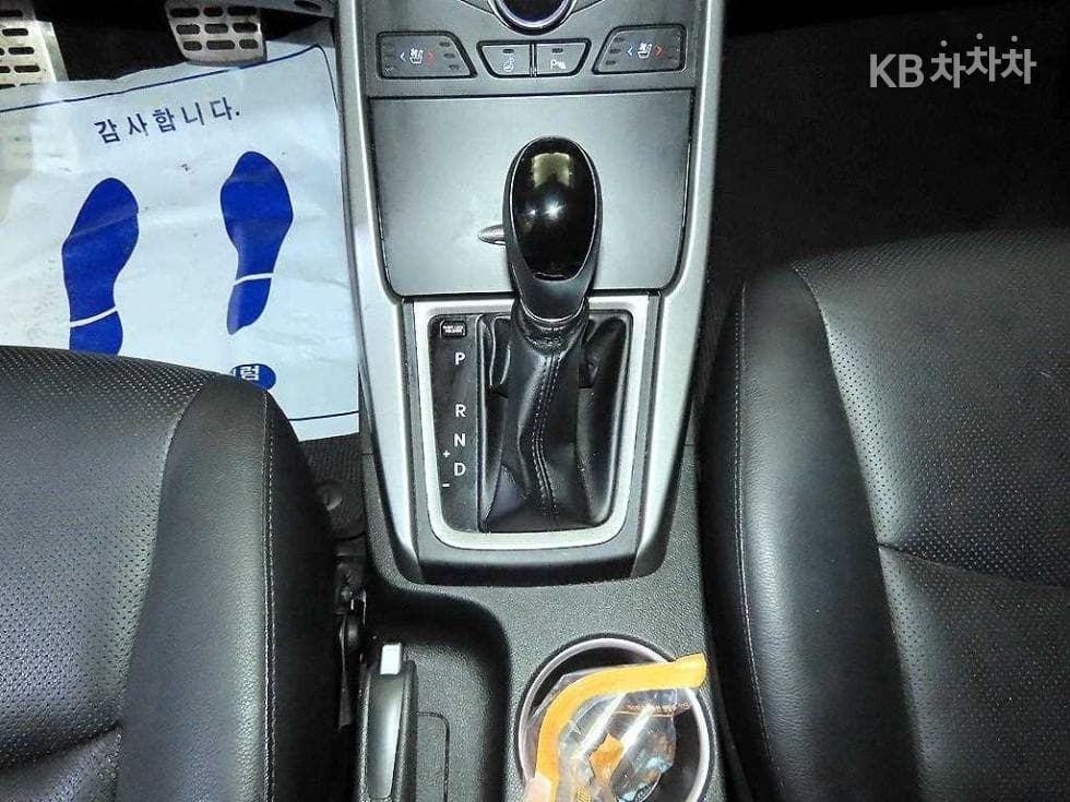 Хюндай The New (фейслифт) Avante (Elantra)1.6 VGT Premium Стандартен - 12