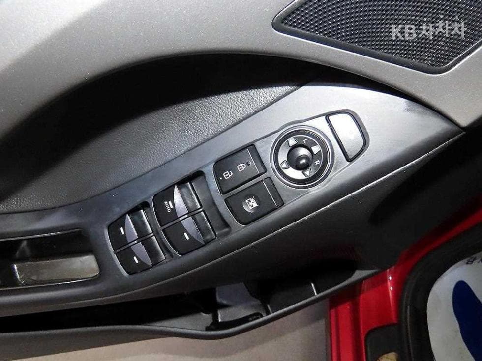 Хюндай The New (фейслифт) Avante (Elantra)1.6 VGT Premium Стандартен - 13