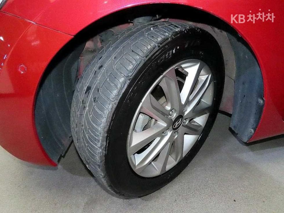 Хюндай The New (фейслифт) Avante (Elantra)1.6 VGT Premium Стандартен - 19