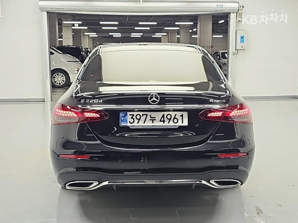Mercedes-Benz E-Клас (W213)E220d 4MATIC AMG Line - 3