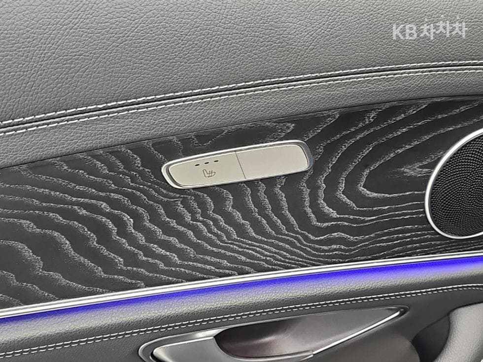 Mercedes-Benz E-Клас (W213)E220d 4MATIC AMG Line - 13