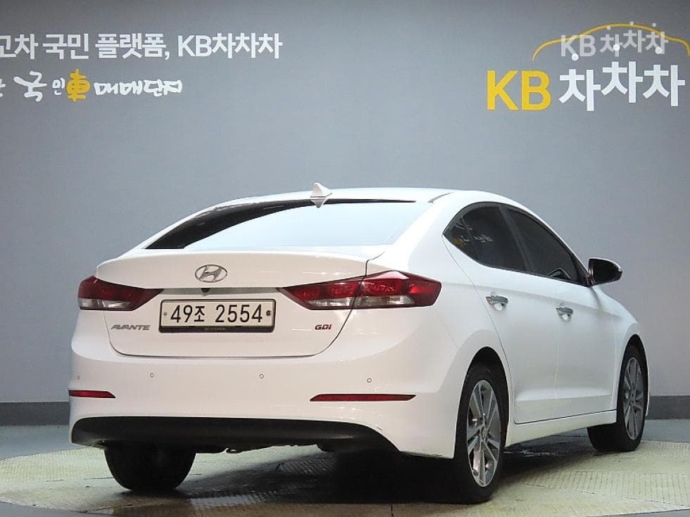 Хюндай The New (фейслифт) Avante (Elantra)1.6 GDi Modern Специал (специален признак/издание) - 2