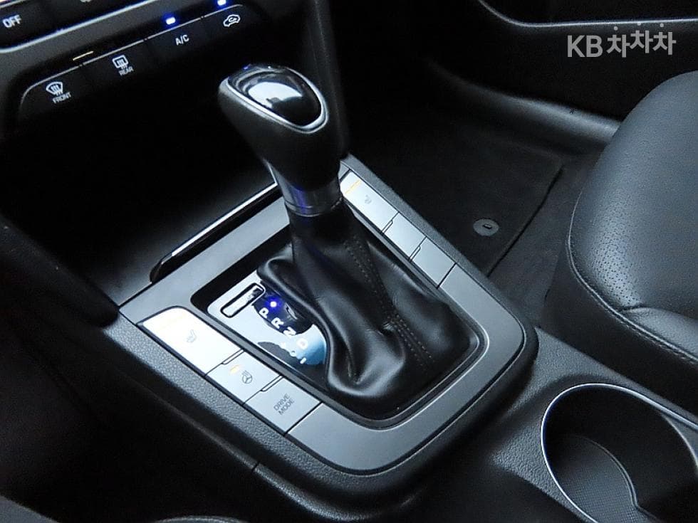 Хюндай The New (фейслифт) Avante (Elantra)1.6 GDi Modern Специал (специален признак/издание) - 9