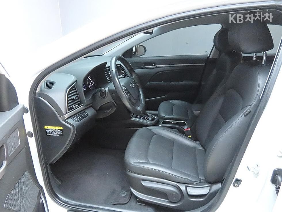Хюндай The New (фейслифт) Avante (Elantra)1.6 GDi Modern Специал (специален признак/издание) - 10