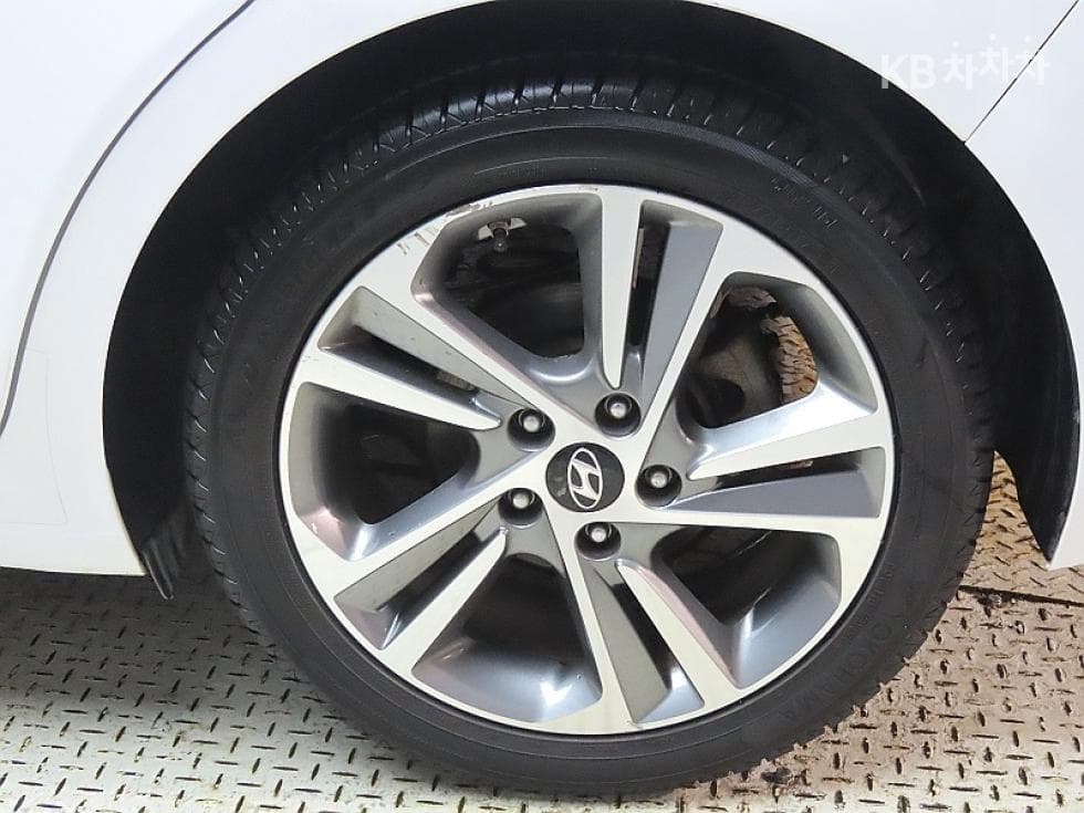 Хюндай The New (фейслифт) Avante (Elantra)1.6 GDi Modern Специал (специален признак/издание) - 20