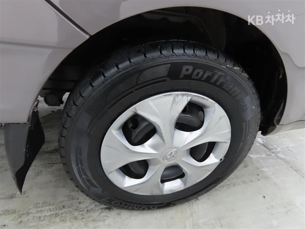 Hyundai Porter 2Extra Long Super Cab CRDi Smart - 17