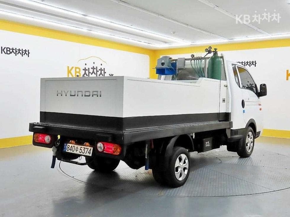 Hyundai Porter 2Extra Long Box Truck Super Cab SUP - 4