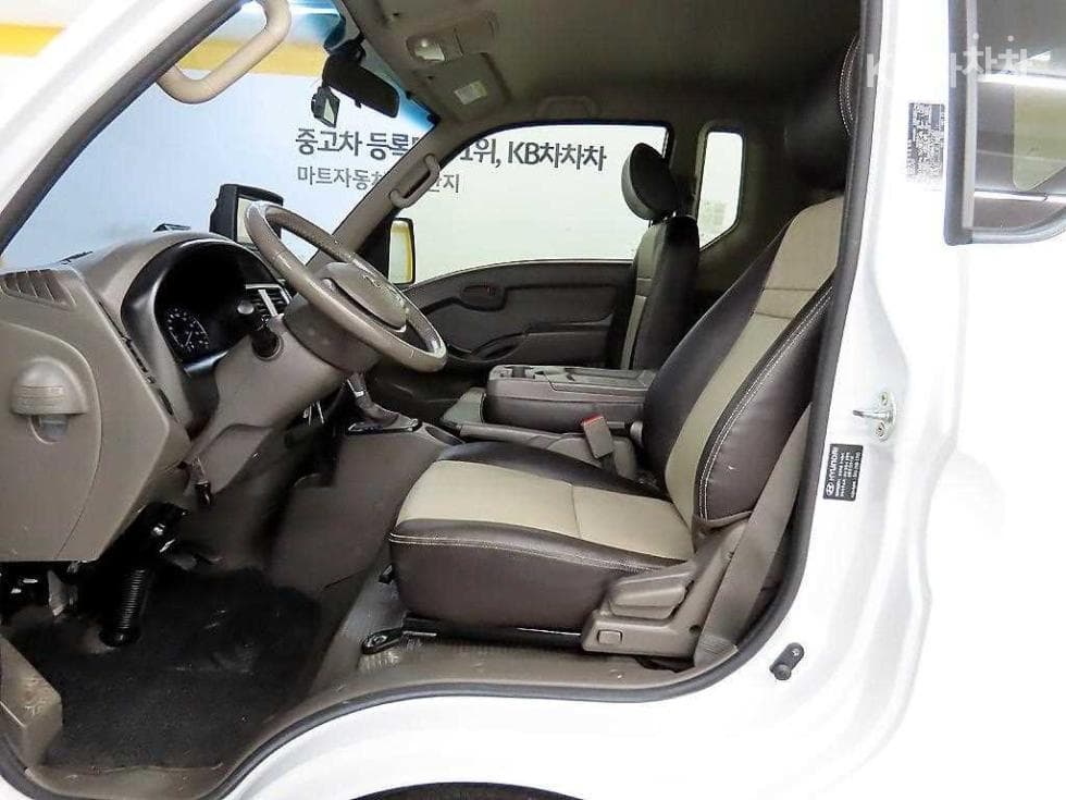Hyundai Porter 2Extra Long Box Truck Super Cab SUP - 5