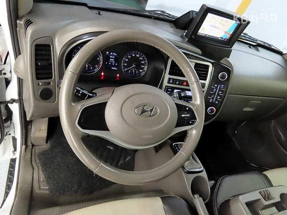 Hyundai Porter 2Extra Long Box Truck Super Cab SUP - 8