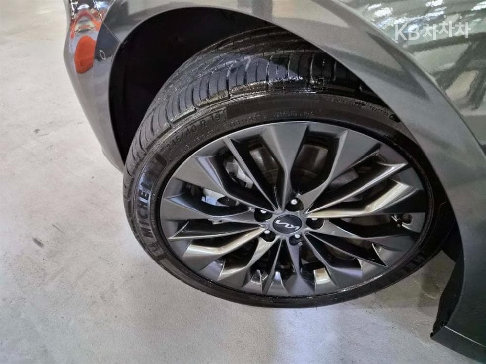 Киа K82.5L бензин Signature Специал (специален признак/издание) - 20