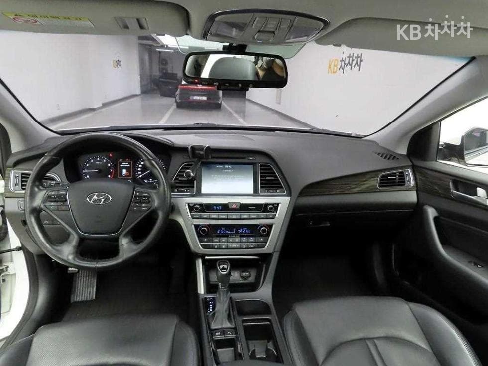 Хюндай Соната LF2.0 Premium Стандартен - 7