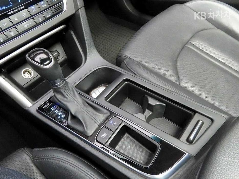 Хюндай Соната LF2.0 Premium Стандартен - 11