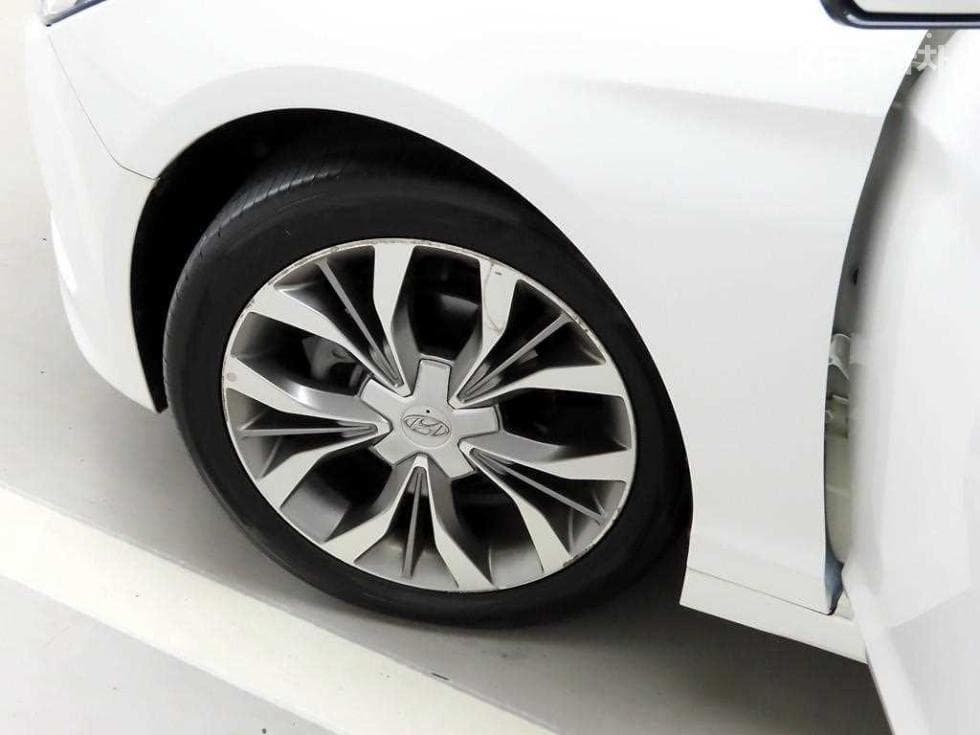 Хюндай Соната LF2.0 Premium Стандартен - 19