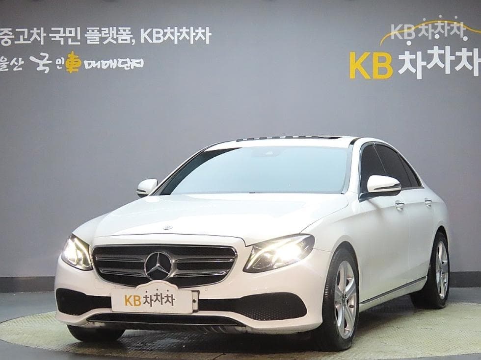 Mercedes-Benz E-Class (W213) E200 Avantgarde - Image 1