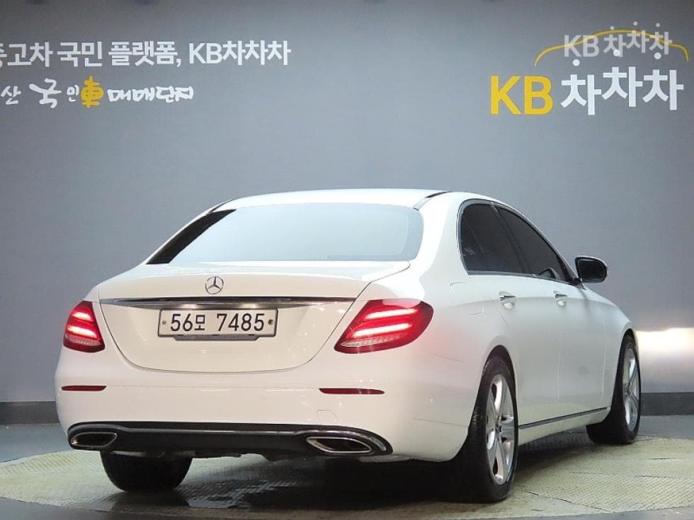 Mercedes-Benz E-Class (W213)E200 Avantgarde - 2